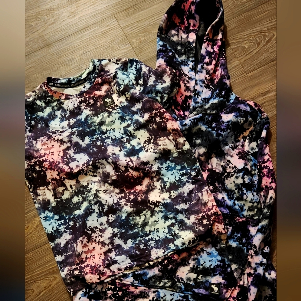 (1) hoodie (1) shirt